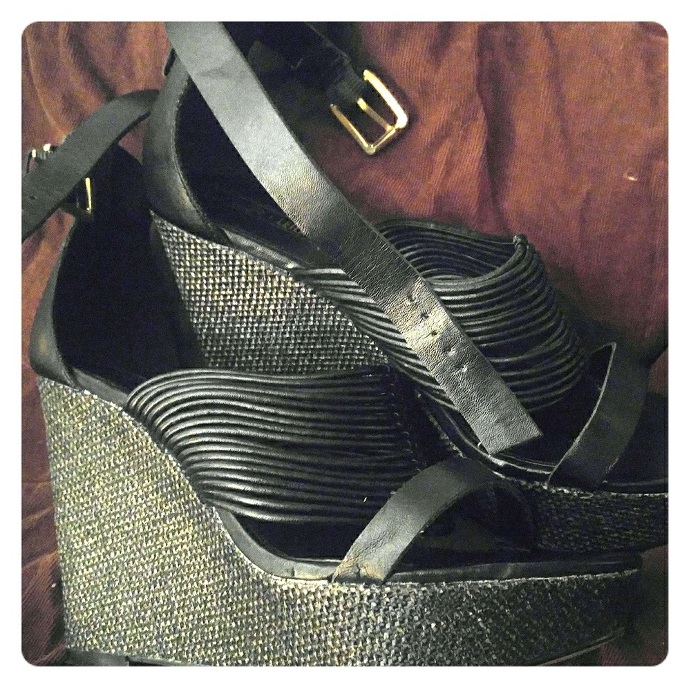 Black Wedges